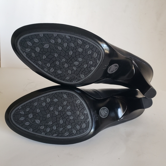 Sofft Sz 10 Ladies Black Leather Heeled Court Shoes Metal Icon - Picture 10 of 15